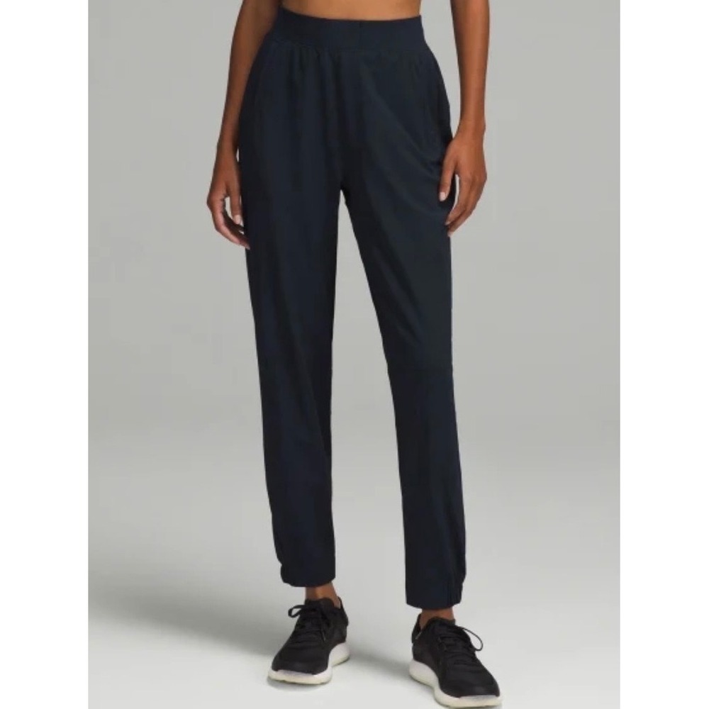 Lululemon Women's License to Train High Rise Jogger Pants Size 14 True Navy Blue